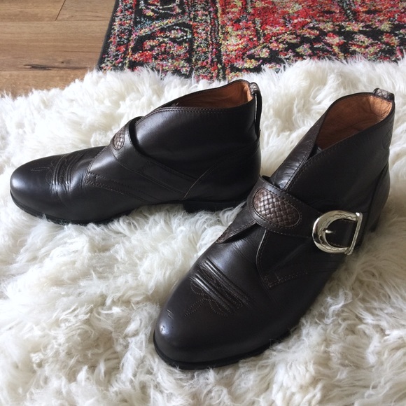 Ariat Shoes - SALE! Was $40! ARIAT leather buckle shoes